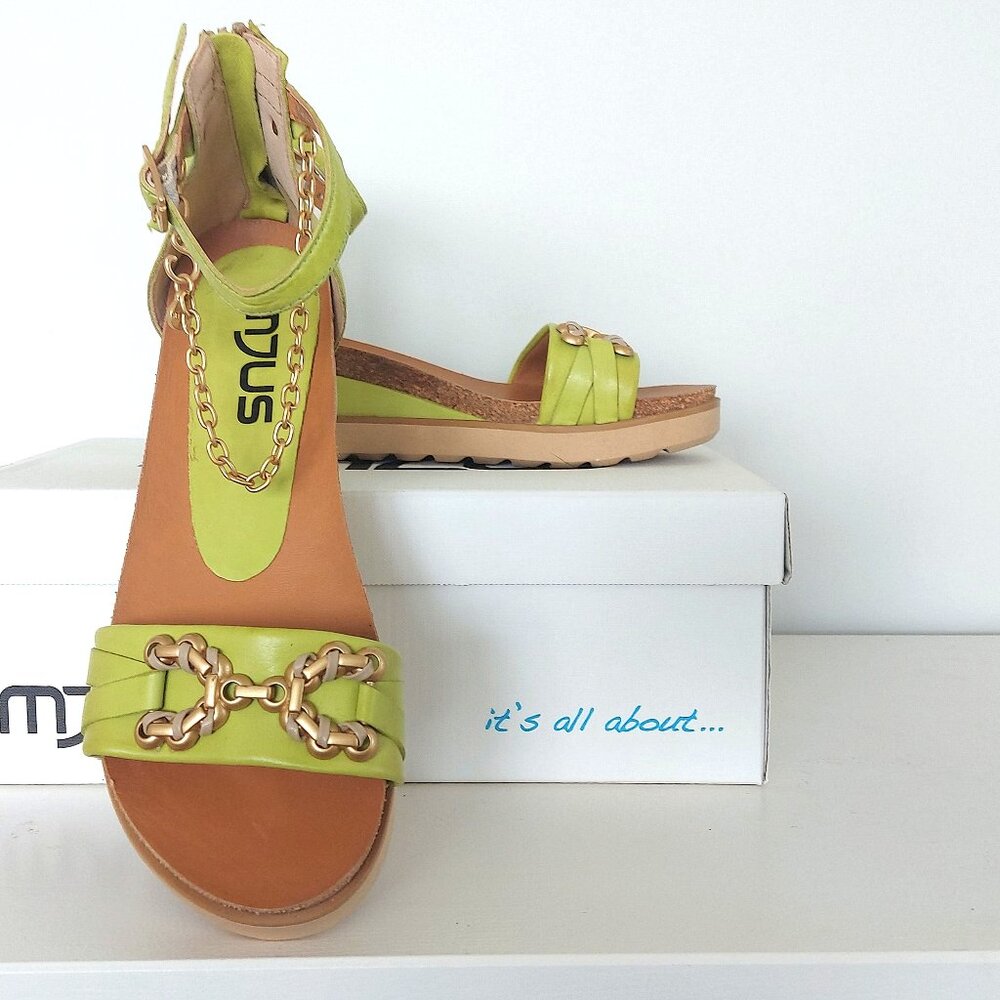 Mjus Pera Leather Wedge Sandal with Gold Ankle Chain - Size 39 (US 8.5)